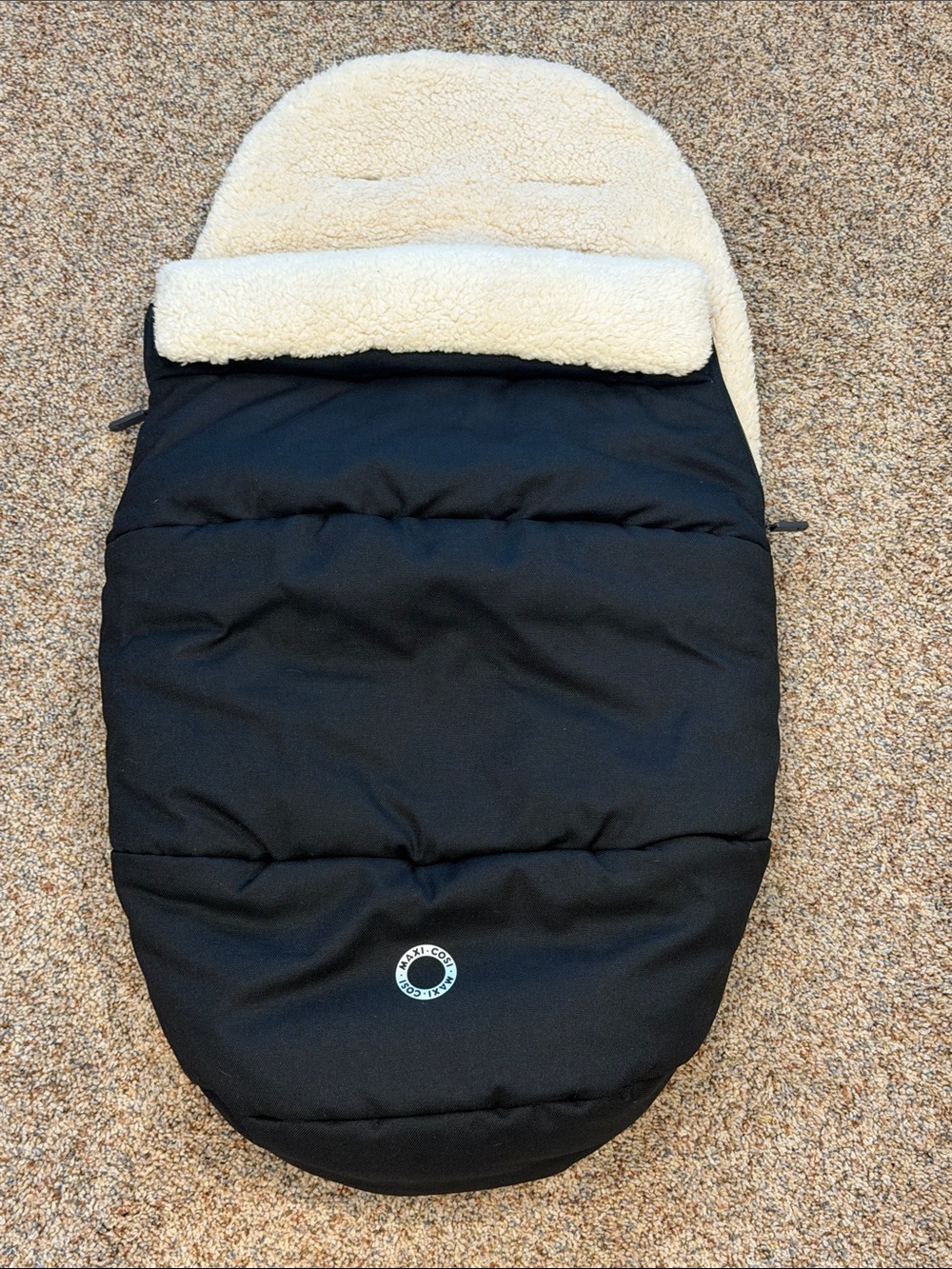 NWOT ❄️ Cozy Sherpa-Lined Black and Cream Baby Footmuff